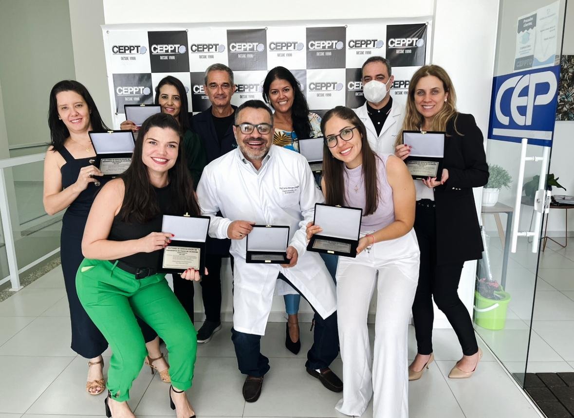 Prof. Dr. Rodrigo França em curso de endodontia